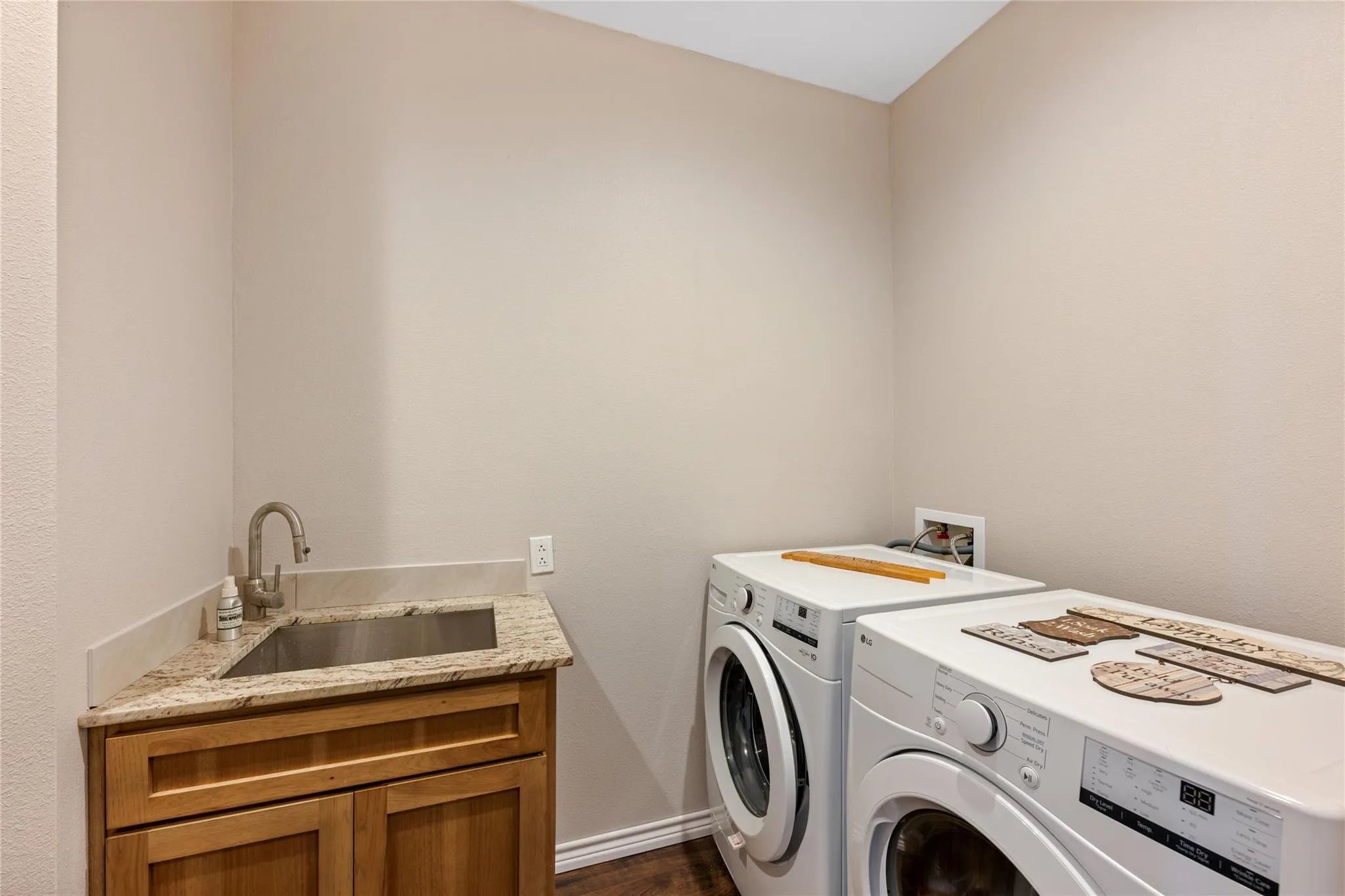 Photo 5 of 459 E RIDGE LN