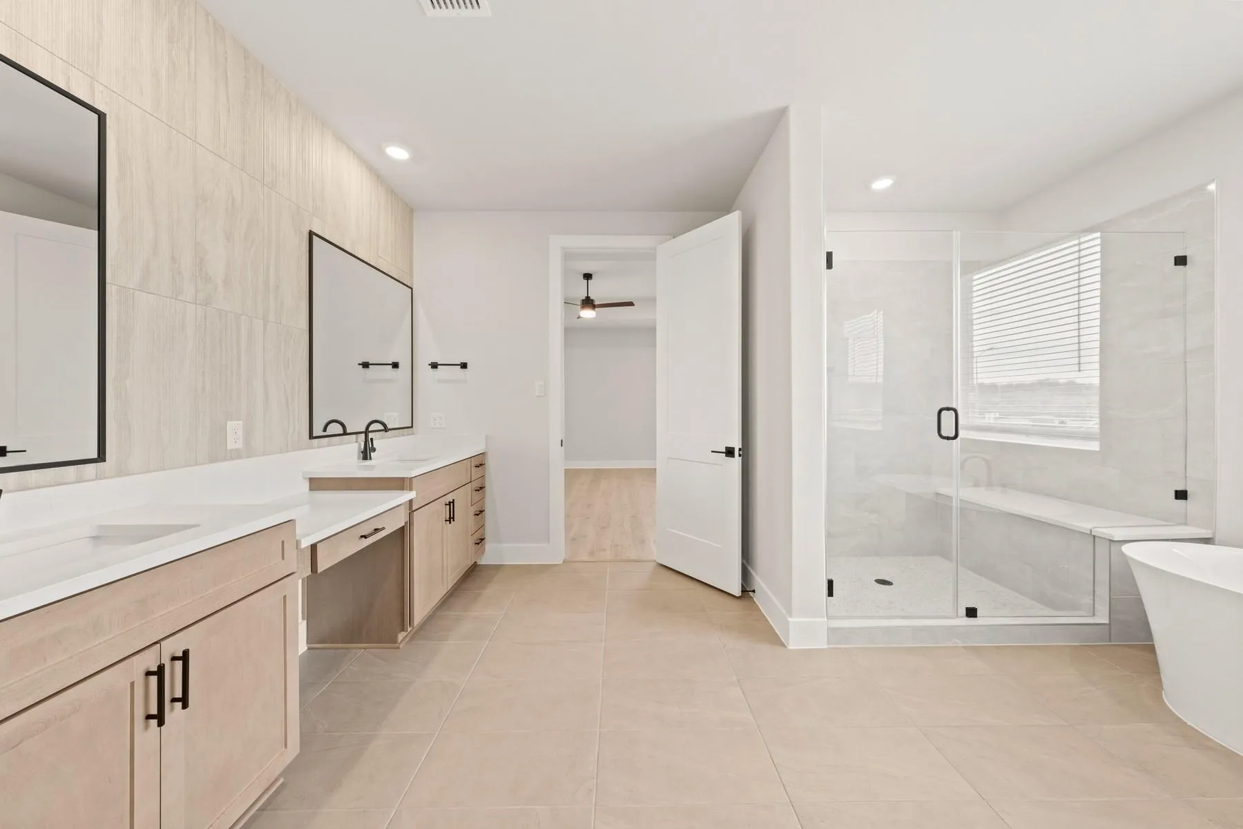 Photo 5 of 309 E LUNA BLUE LN