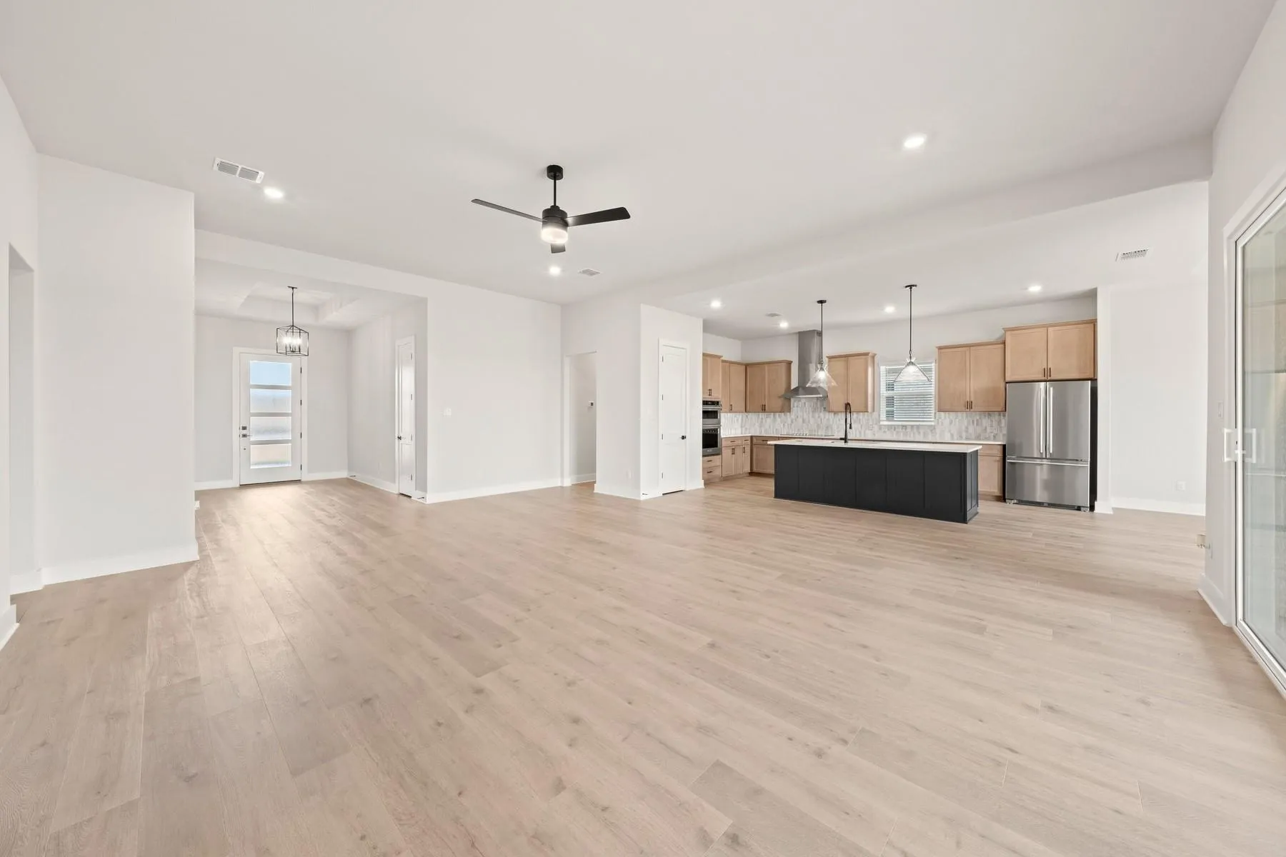 Photo 3 of 309 E LUNA BLUE LN