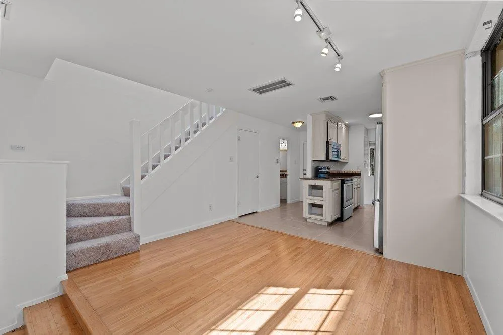 Photo 5 of 7122 WOOD HOLLOW DR #71