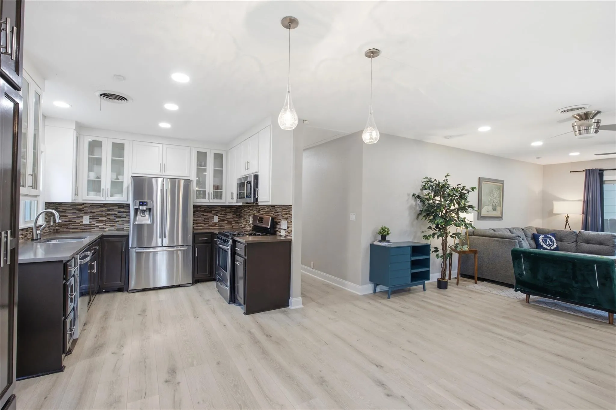 Photo 4 of 3909 WILLBERT RD