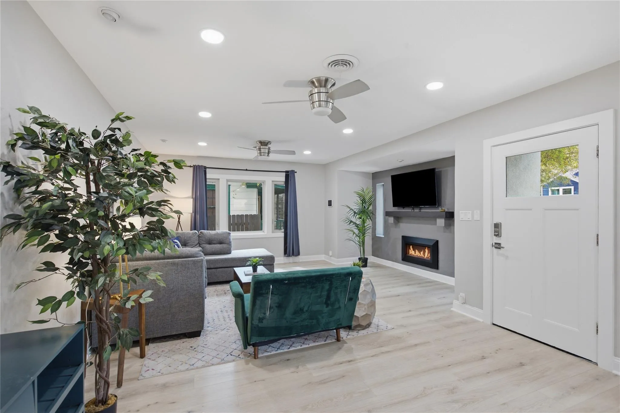 Photo 3 of 3909 WILLBERT RD