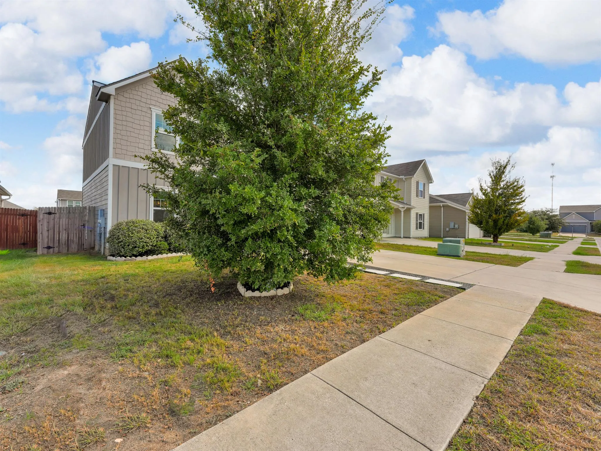 Photo 3 of 13817 MARK CHRISTOPHER WAY