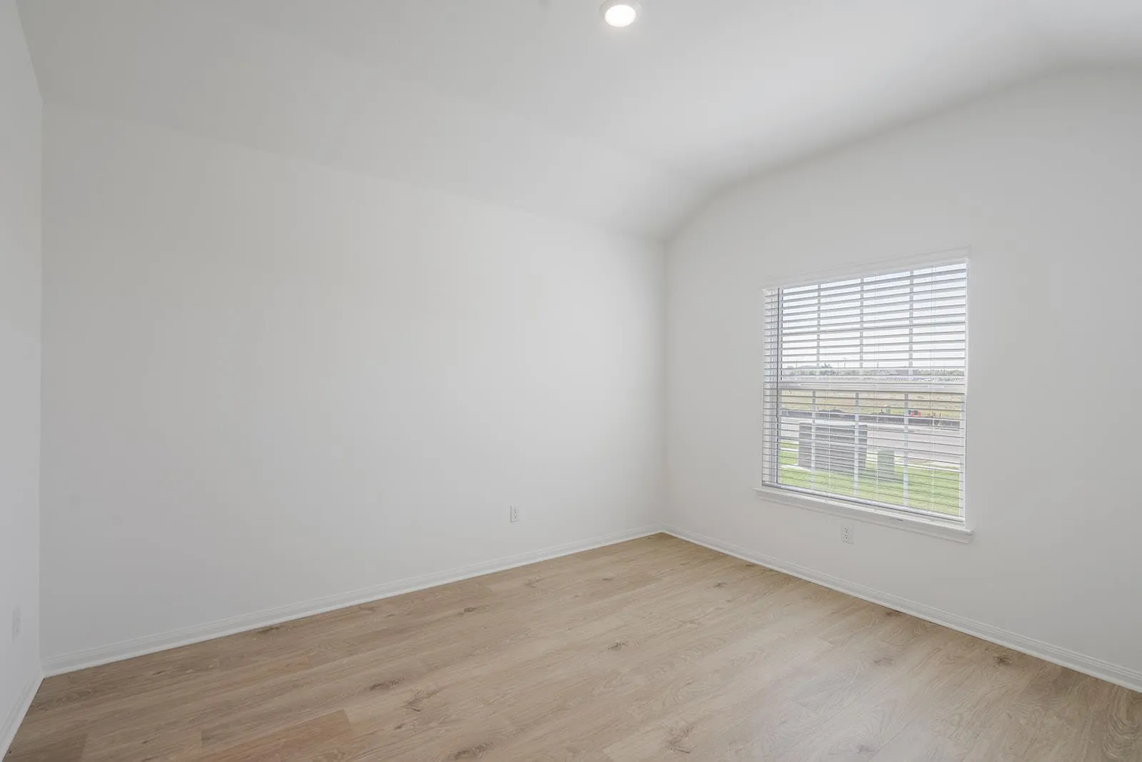 Photo 5 of 245 W LUNA BLUE LN