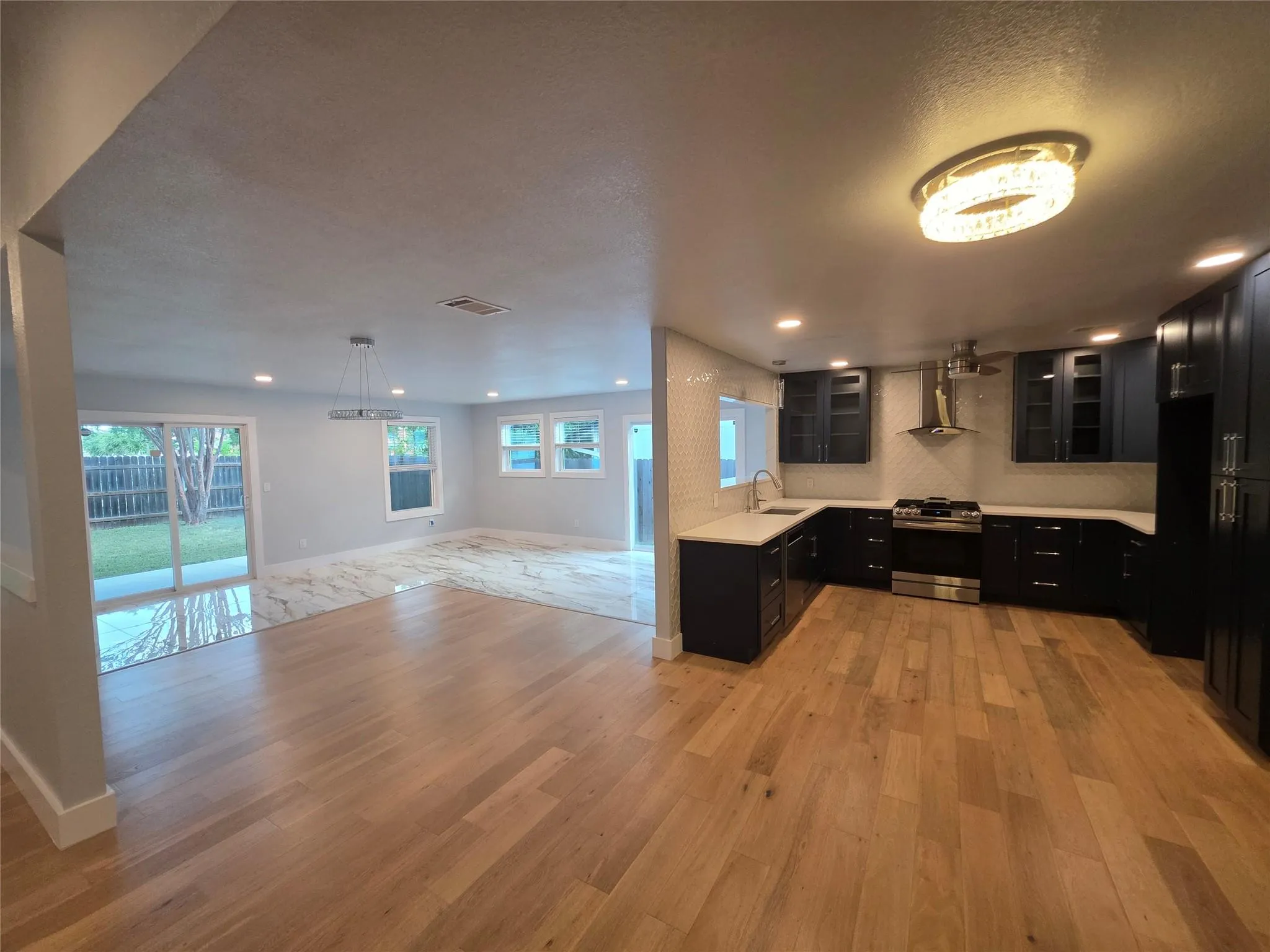 Photo 5 of 11704 TANGLEBRIAR TRL