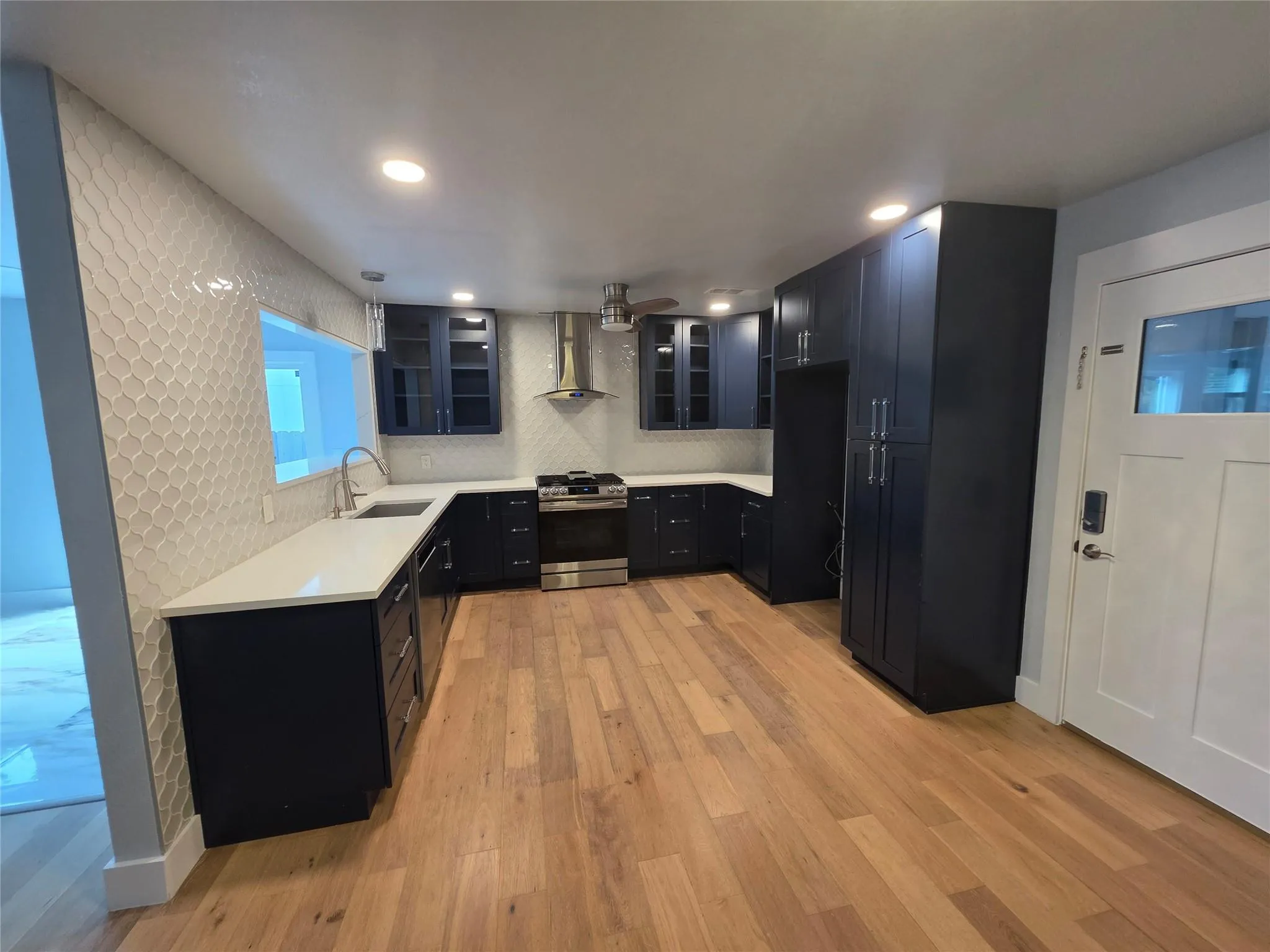 Photo 3 of 11704 TANGLEBRIAR TRL
