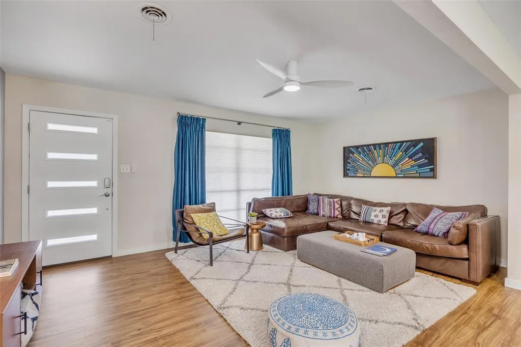 Photo 3 of 1602 ASHBERRY DR