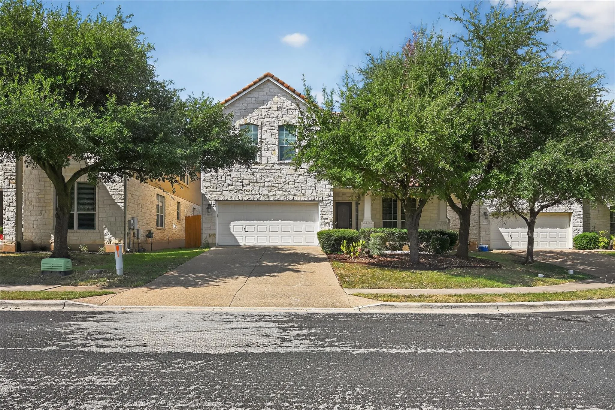 Photo 2 of 15512 INTERLACHEN DR
