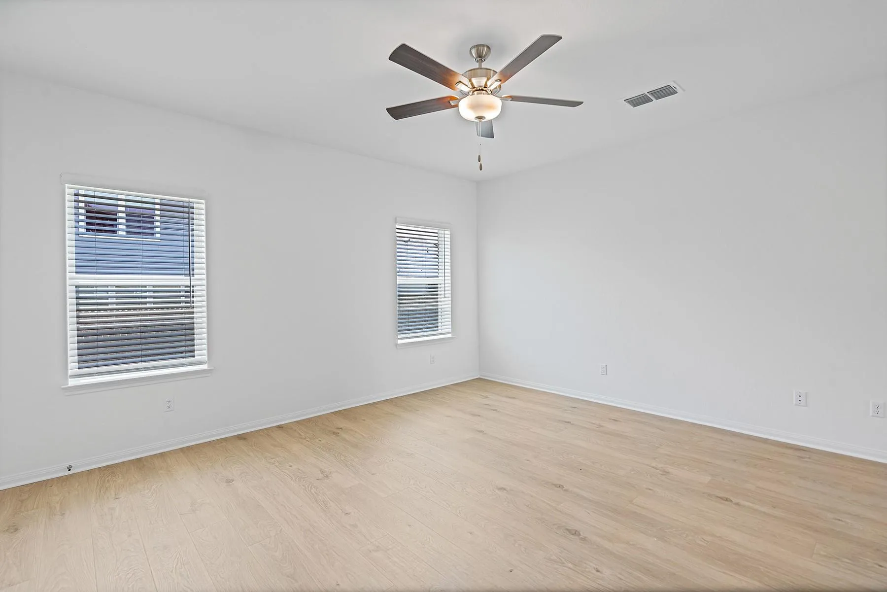 Photo 5 of 14525 WAHLBERGS WAY