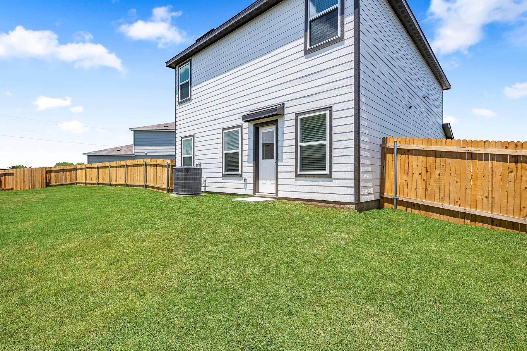 Photo 3 of 14525 WAHLBERGS WAY