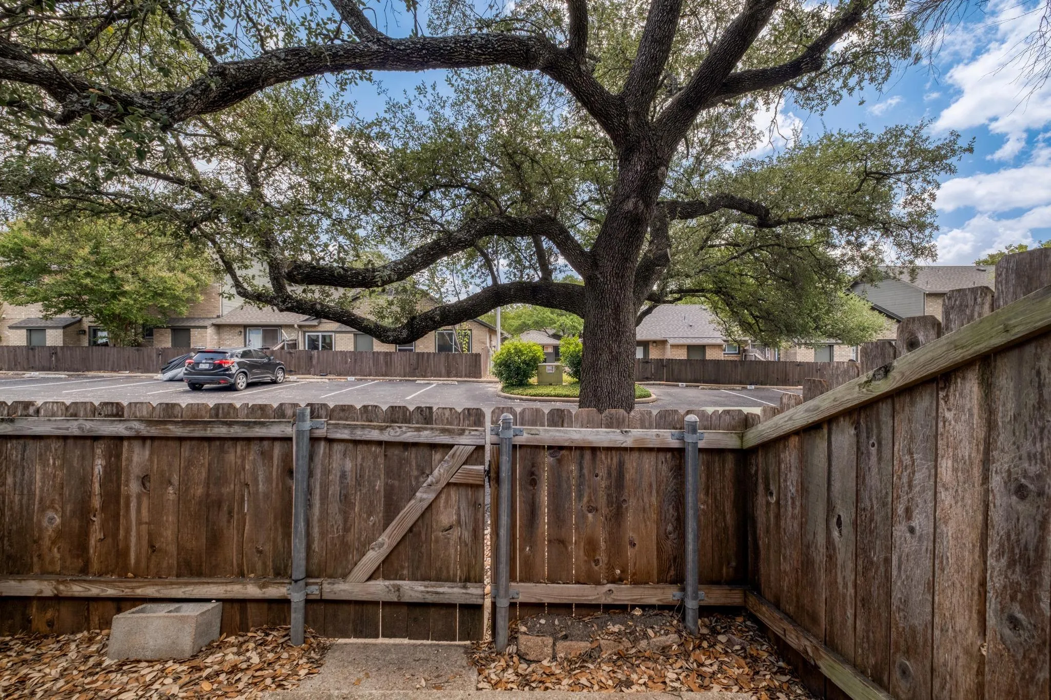 Photo 2 of 1015 E YAGER LN #35