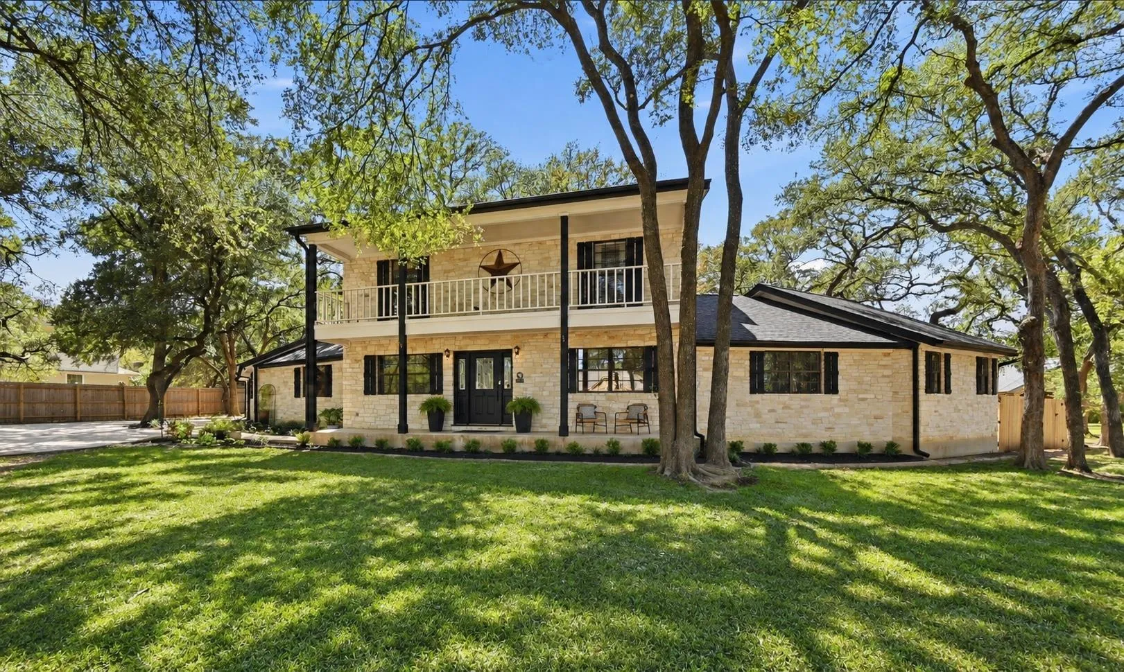 Photo of 224 MAPLE DR, Mountain City, TX, 78610