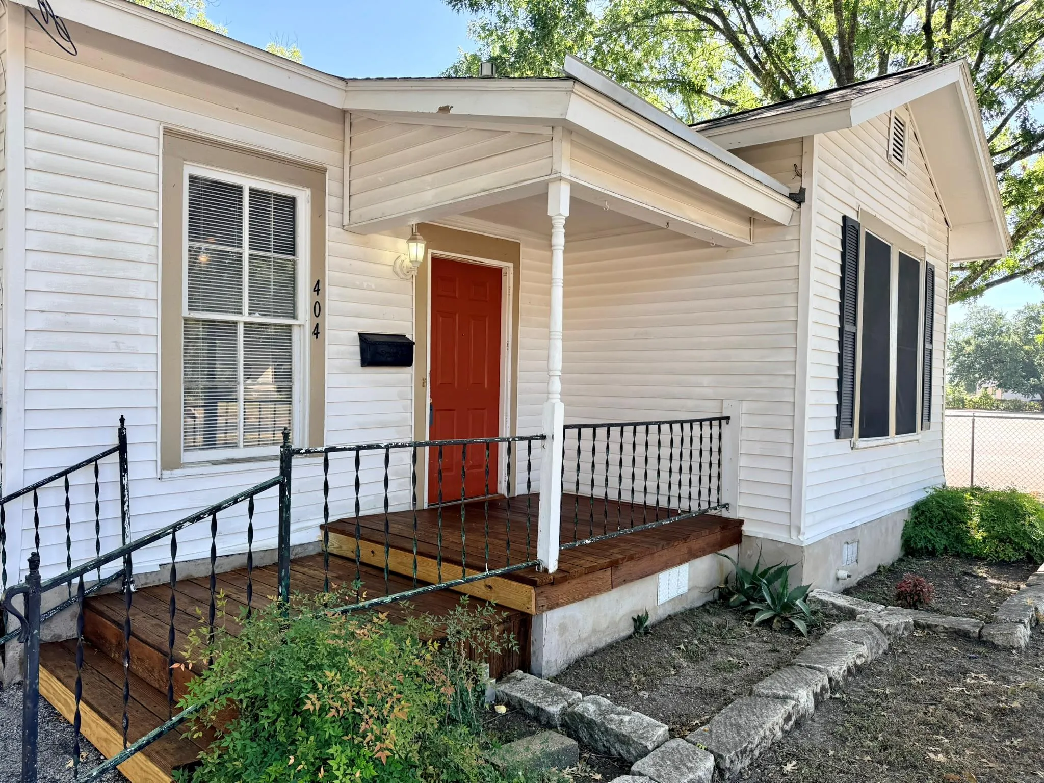Photo 5 of 404 NORMANDY ST