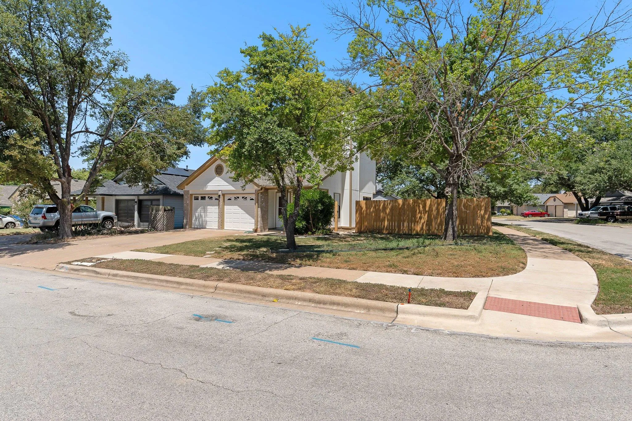 Photo 3 of 2300 DOWD LN
