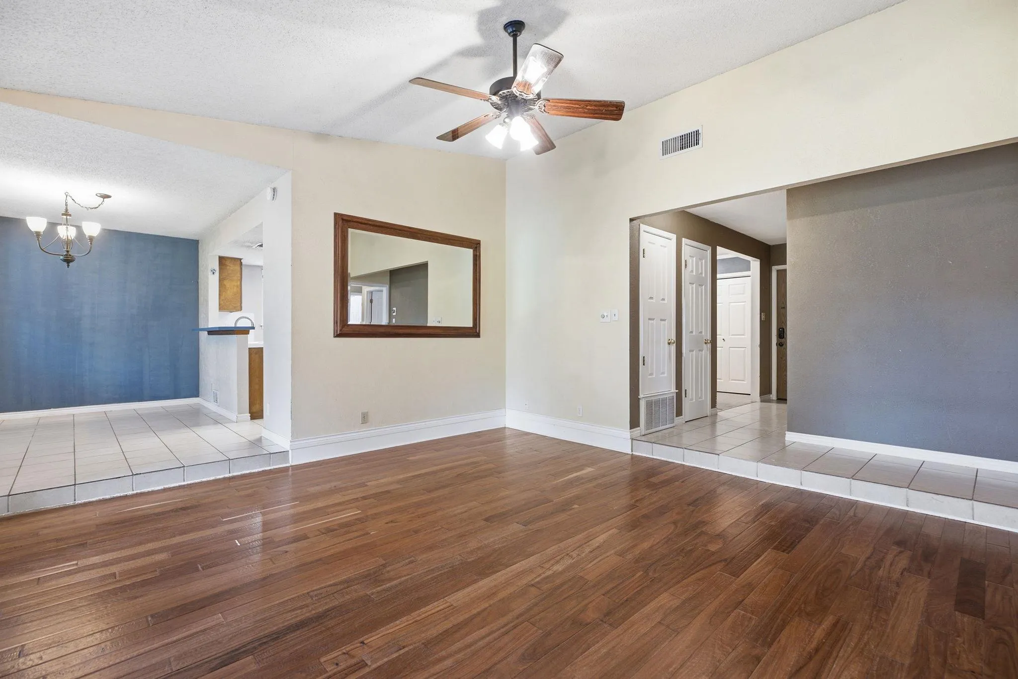 Photo 4 of 8509 SLANT OAK DR