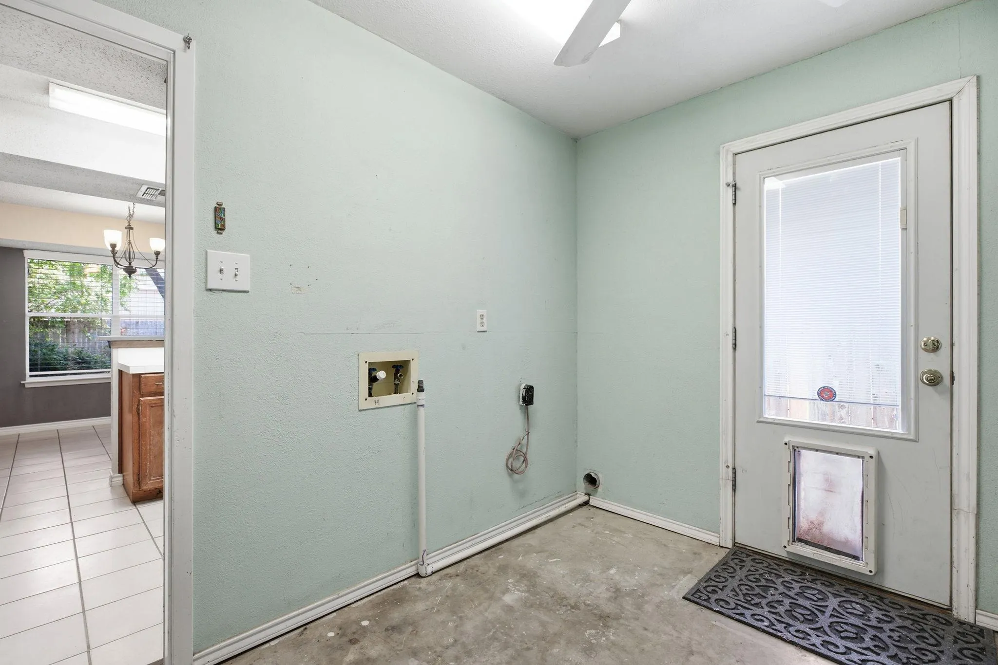 Photo 4 of 8509 SLANT OAK DR