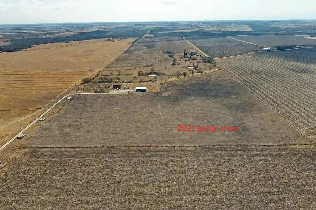 Photo 2 of 2000 COUNTY ROAD 453 NONE