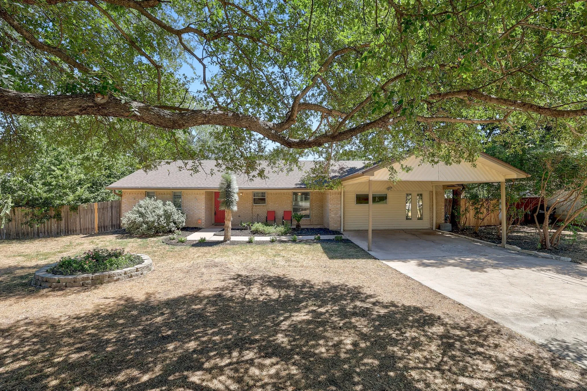 Photo 3 of 602 MEADOWBROOK DR