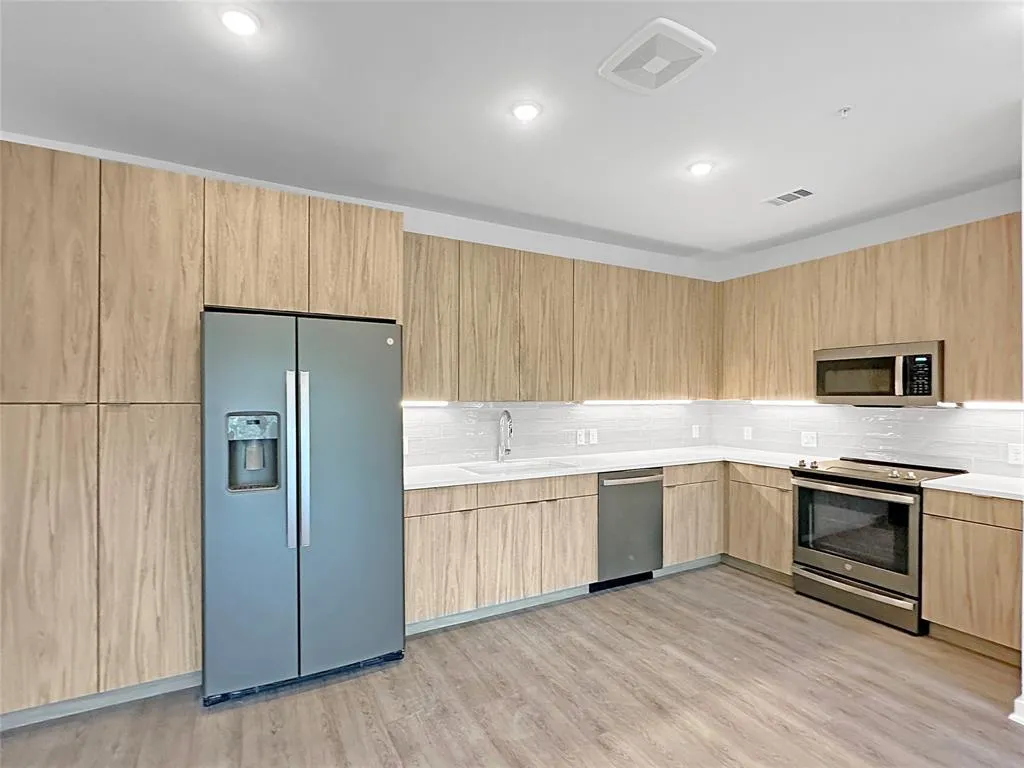 Photo 4 of 4802 S CONGRESS AVE #324