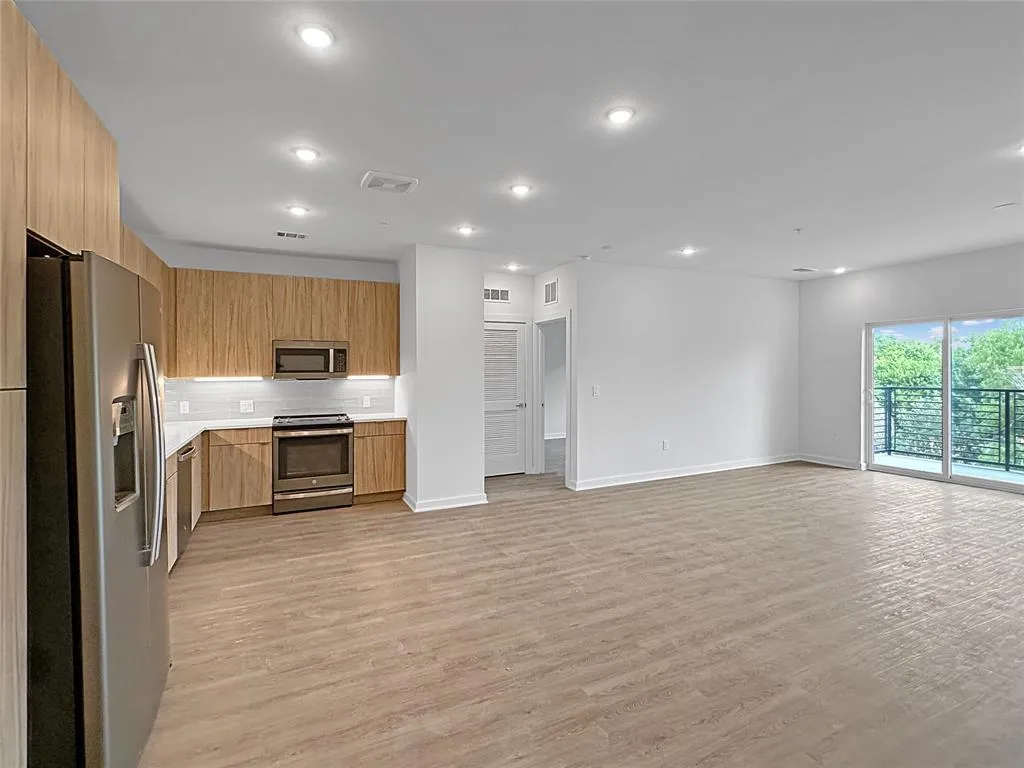 Photo 5 of 4802 S CONGRESS AVE #324