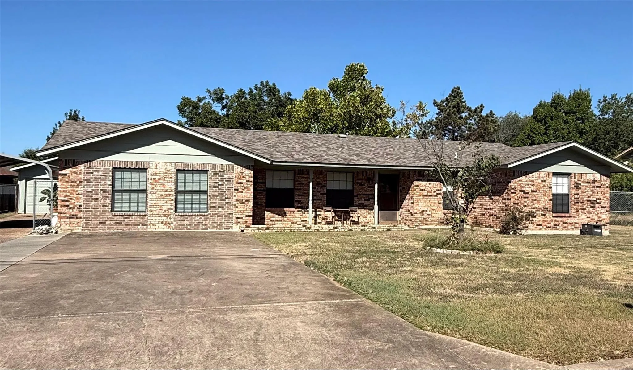 Photo 5 of 205 PARKWAY DR