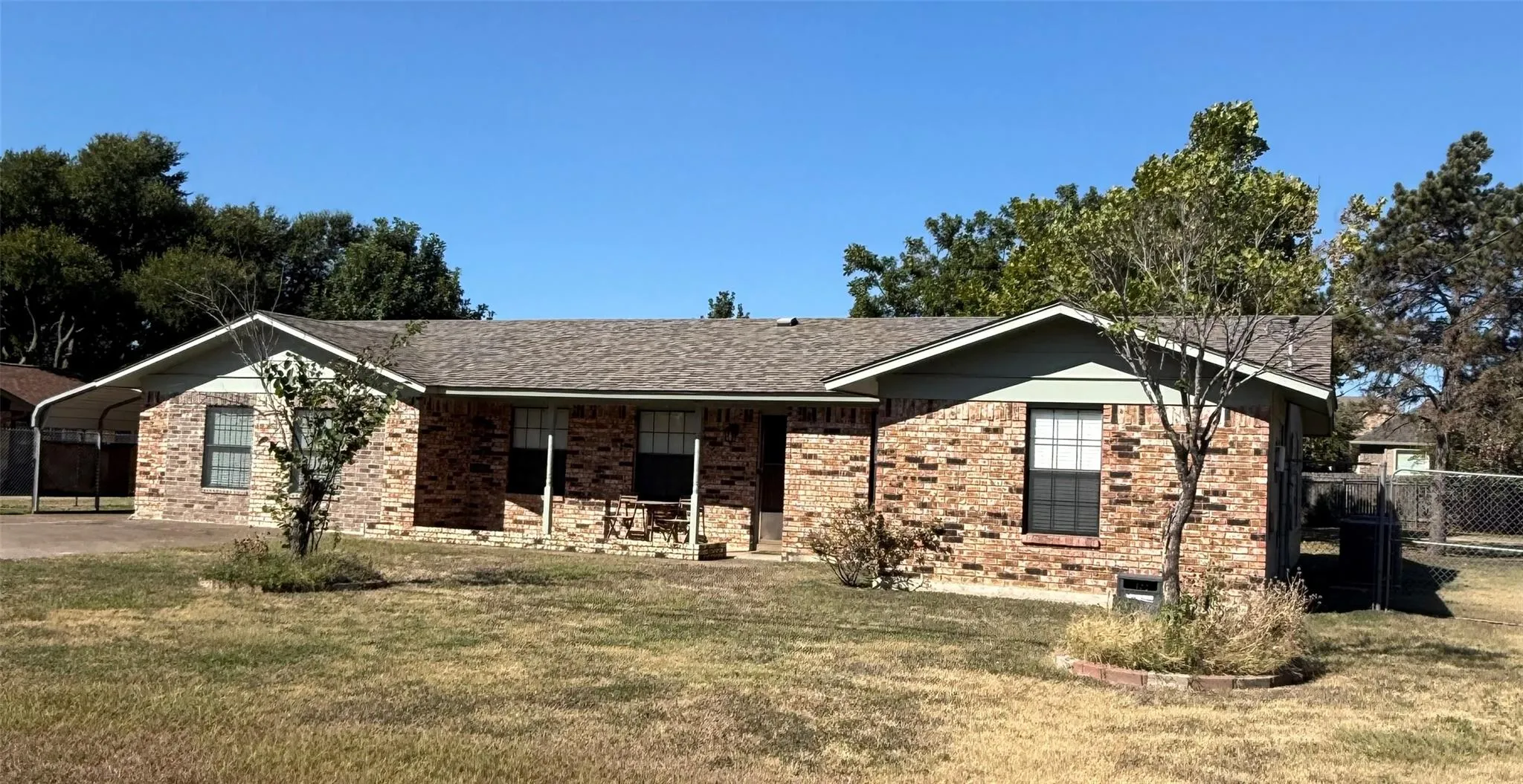 Photo 4 of 205 PARKWAY DR