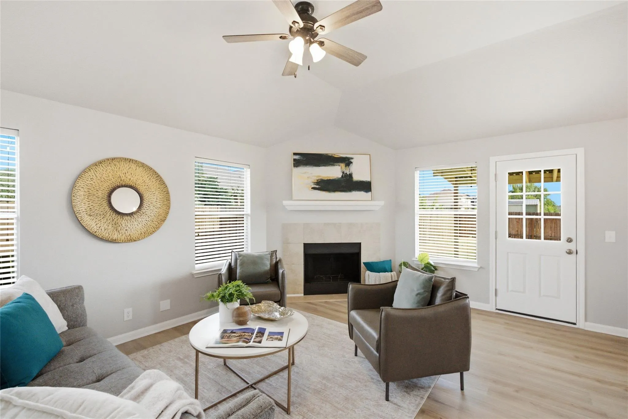 Photo 4 of 107 FISHBAUGH LN