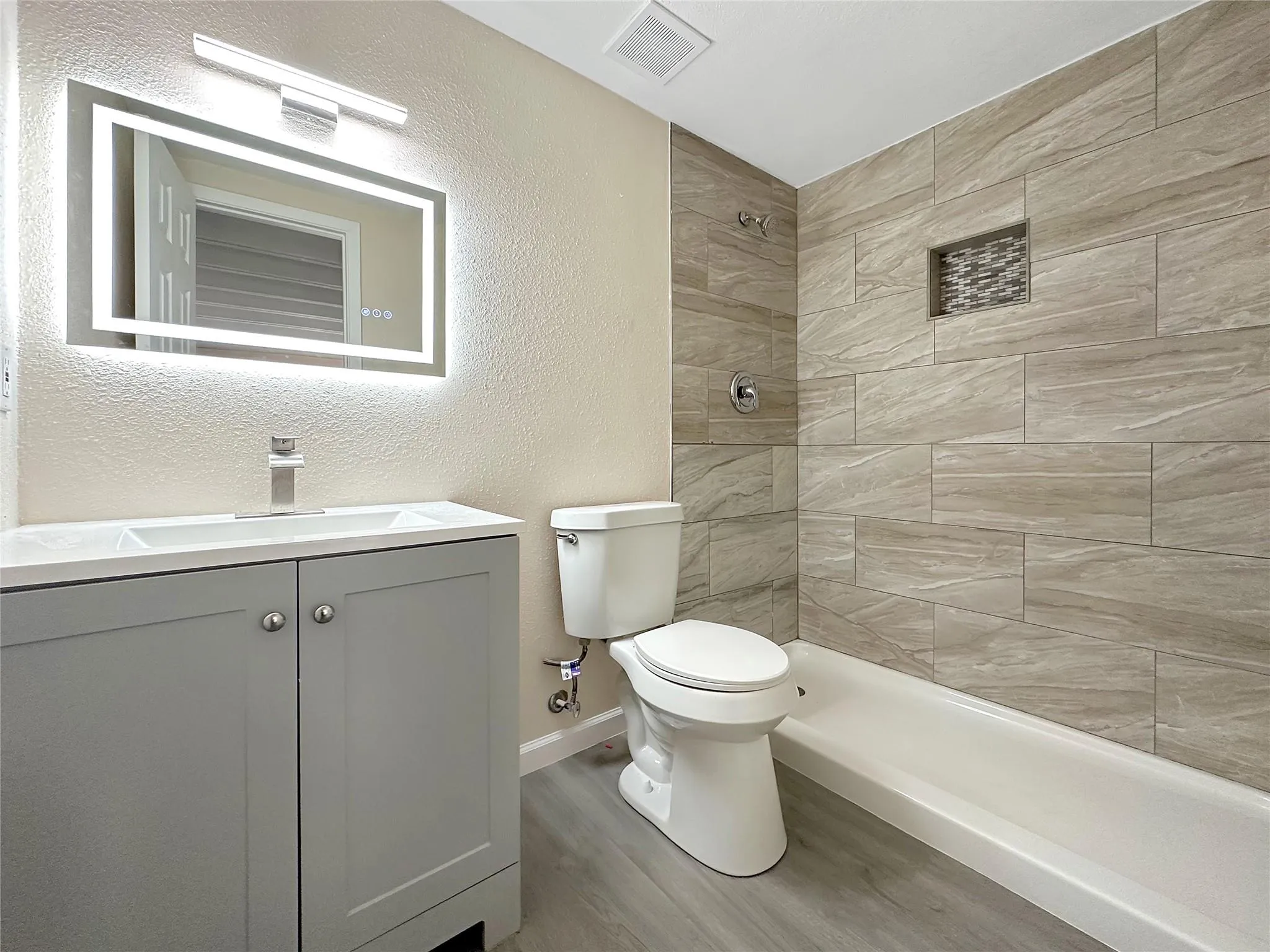 Photo 3 of 5920 LAGO VISTA WAY #C-23