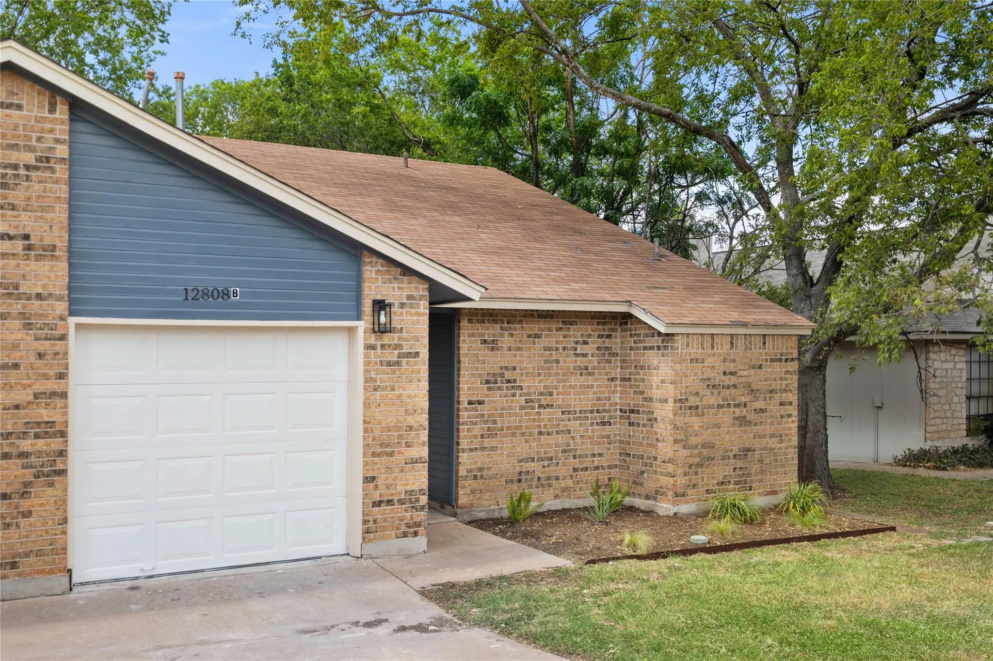 Photo 2 of 12808 CHROMITE ST #B
