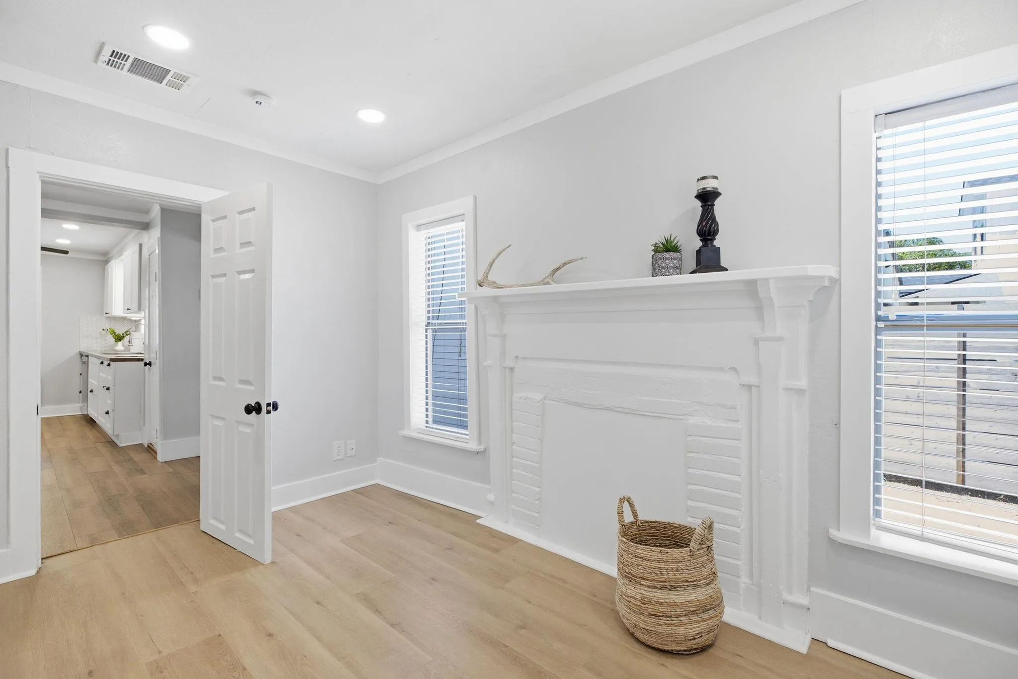 Photo 4 of 110 FALLWELL ST