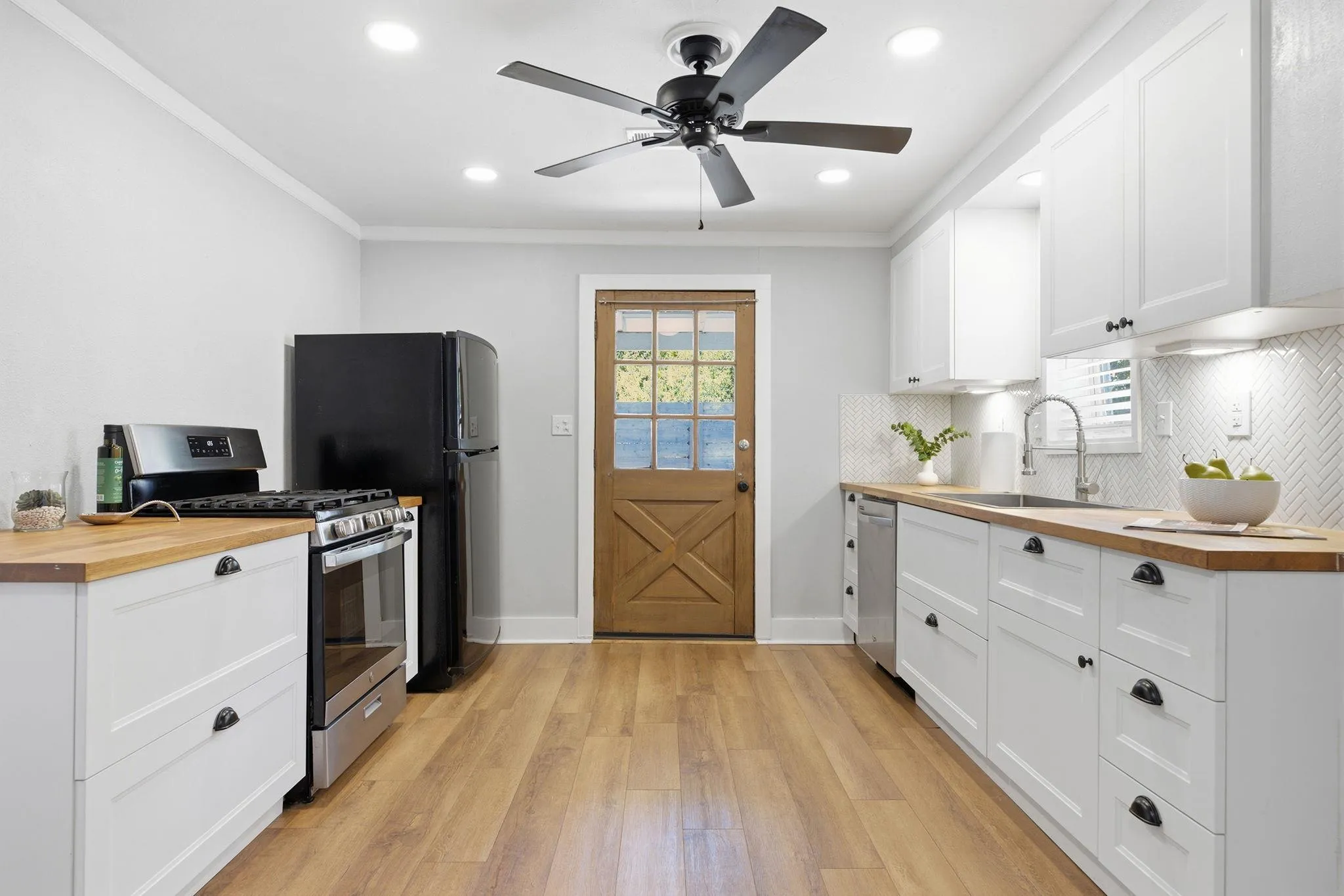 Photo 3 of 110 FALLWELL ST