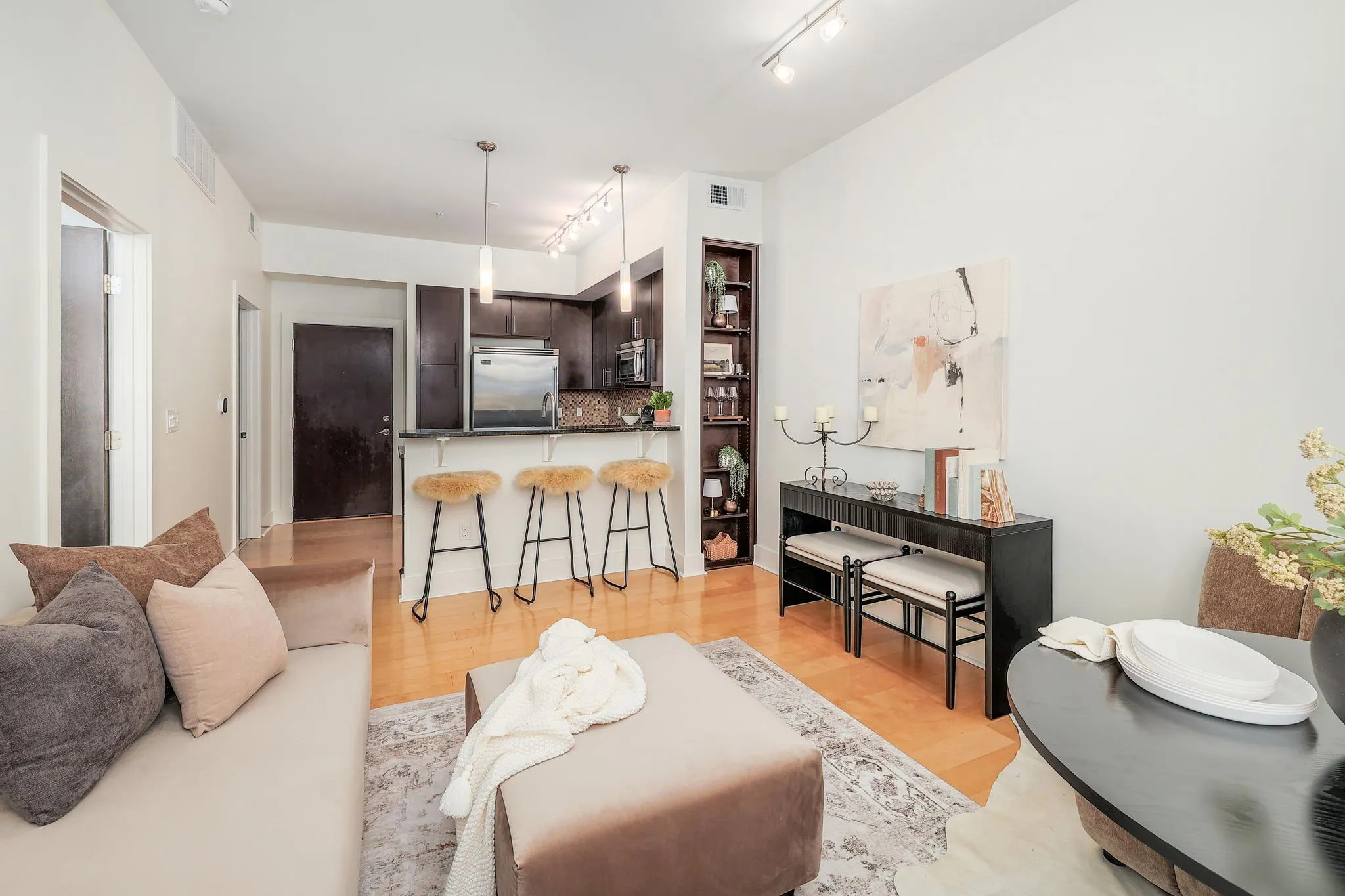 Photo 3 of 1320 ROBERT BROWNING ST #308