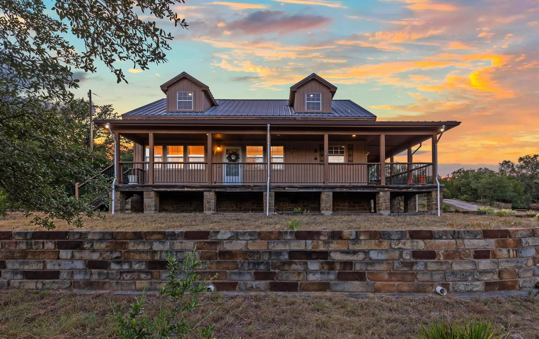 Photo of 3204 TABLETOP MOUNTAIN DR, Spicewood, TX, 78669