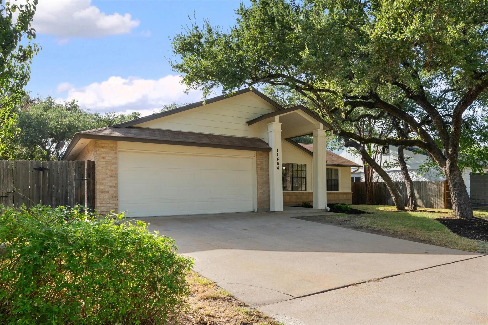 Photo 3 of 11464 BRISTLE OAK TRL