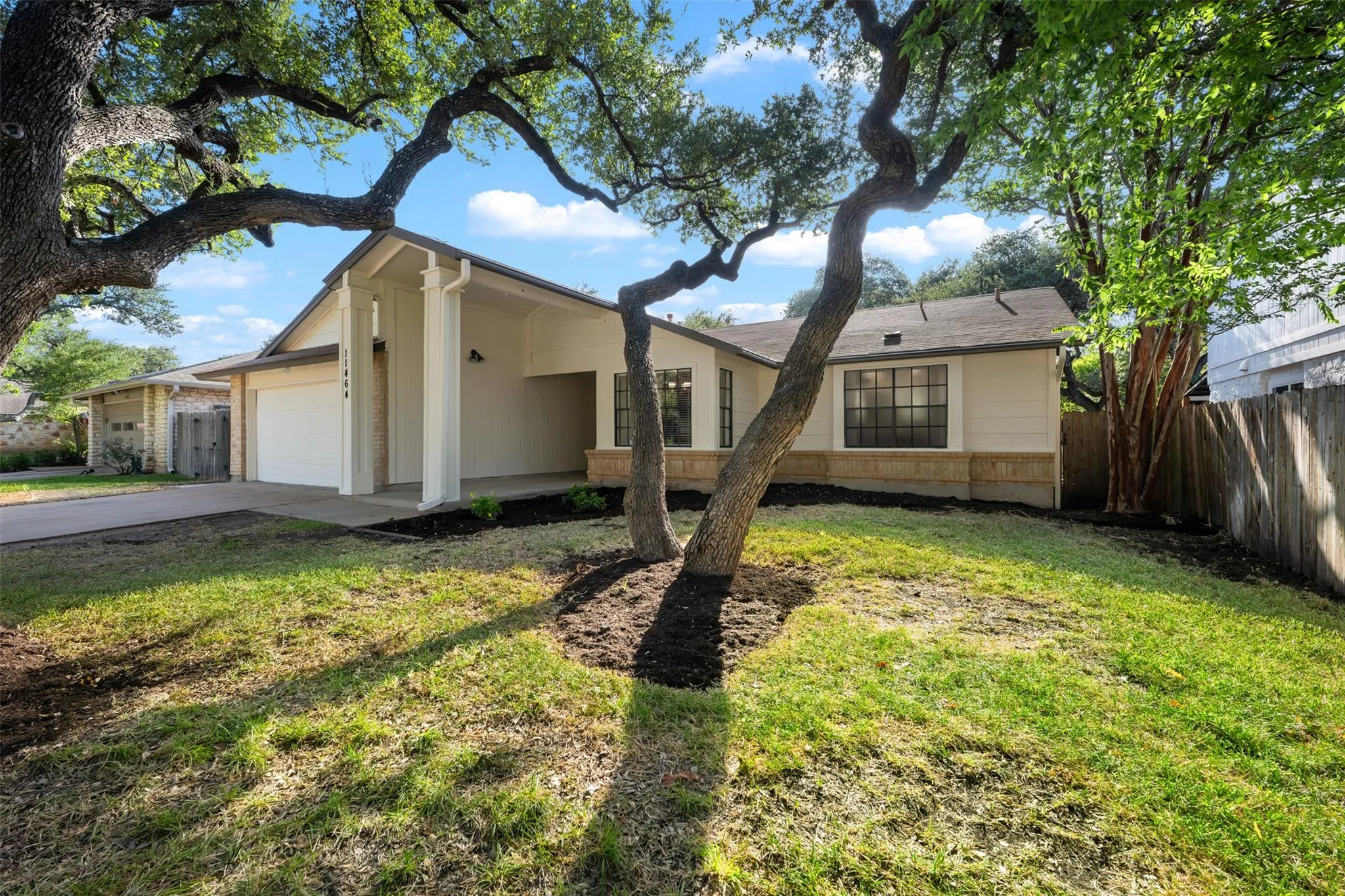 Photo 2 of 11464 BRISTLE OAK TRL