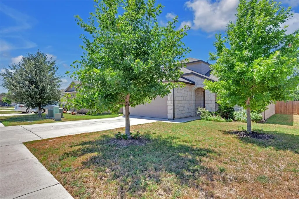 Photo 3 of 228 BARON CREEK TRL