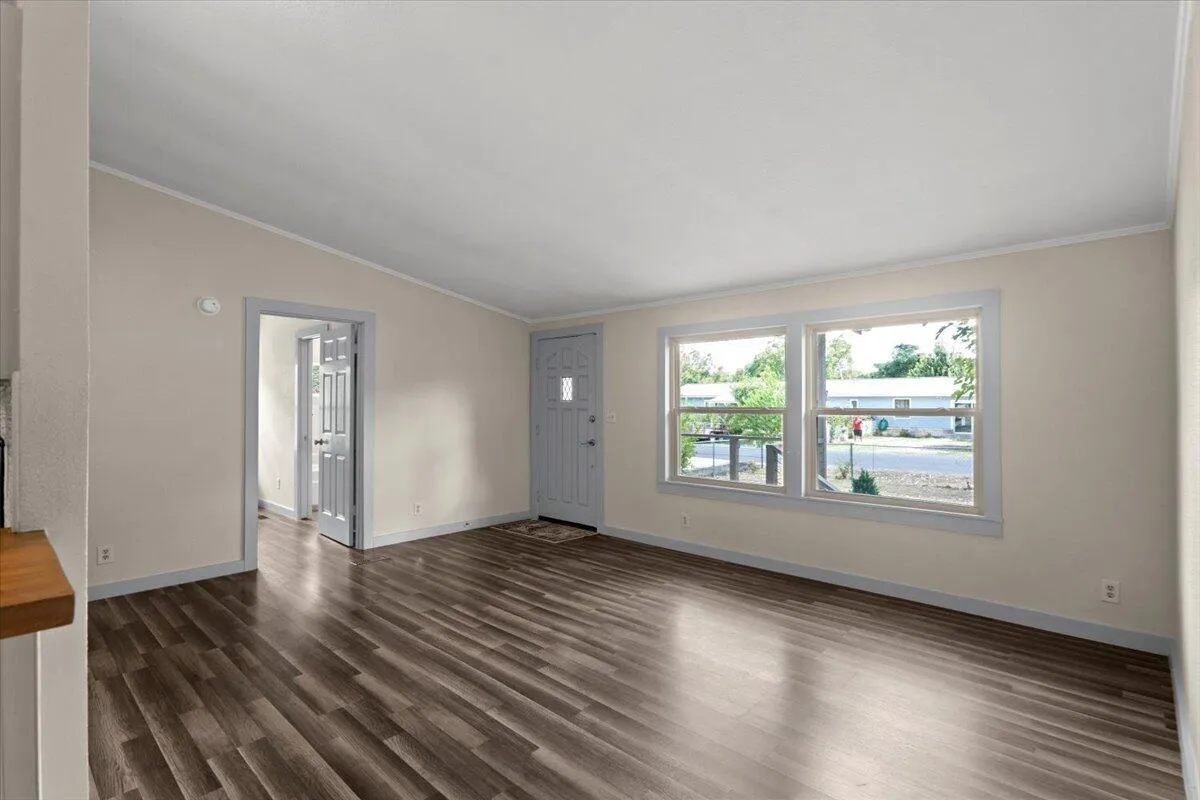 Photo 4 of 2301 SUMAC LN