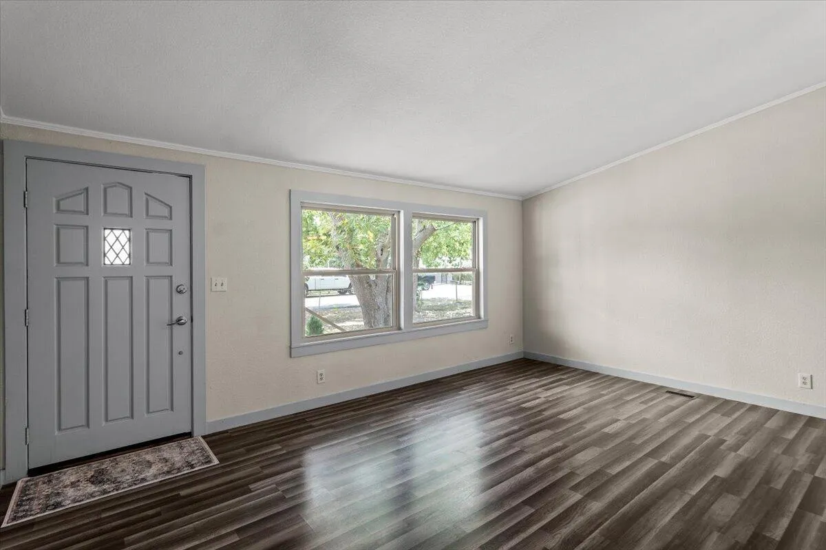 Photo 3 of 2301 SUMAC LN