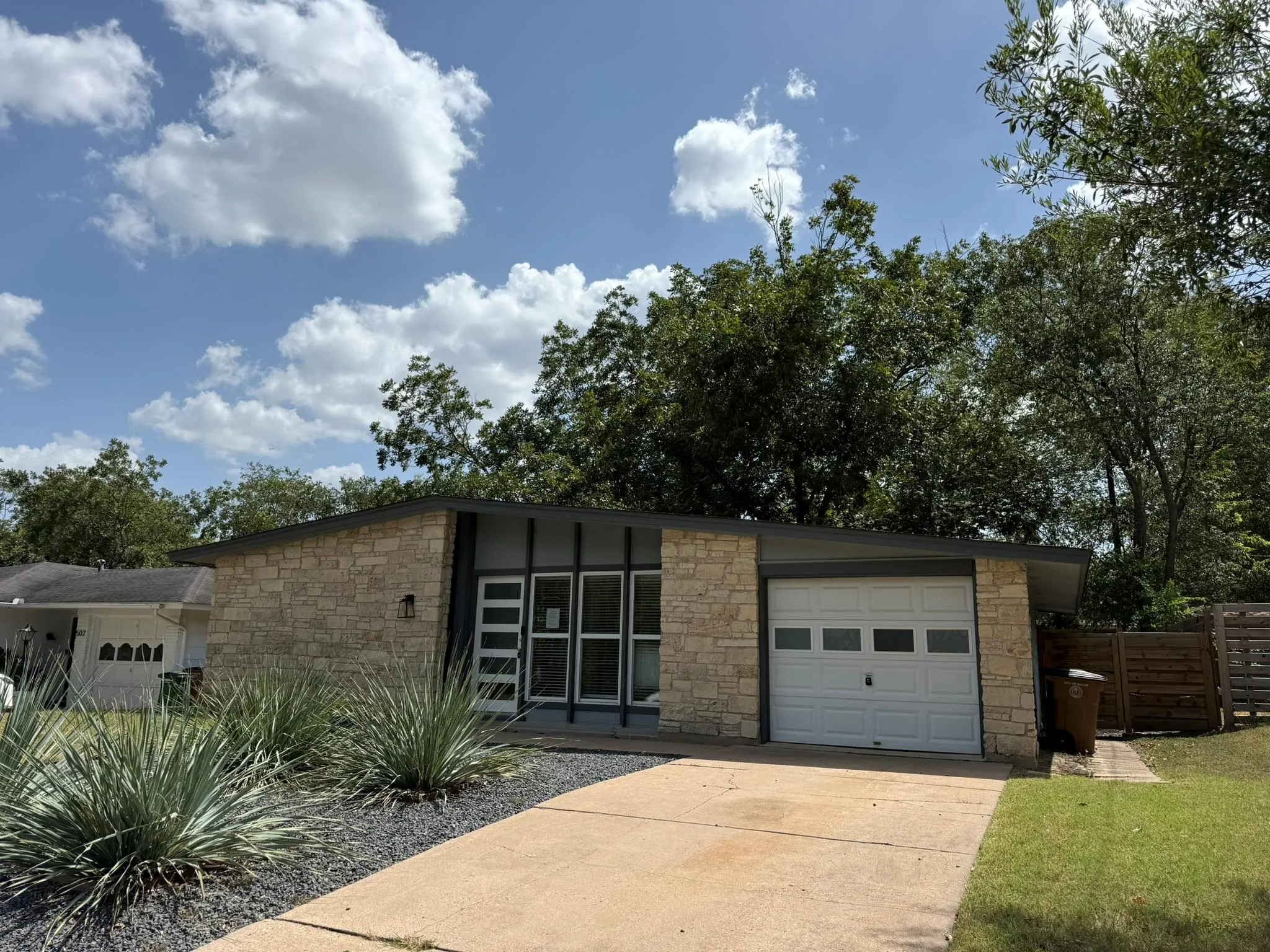 Photo of 509 RAMBLE LN, Austin, TX, 78745