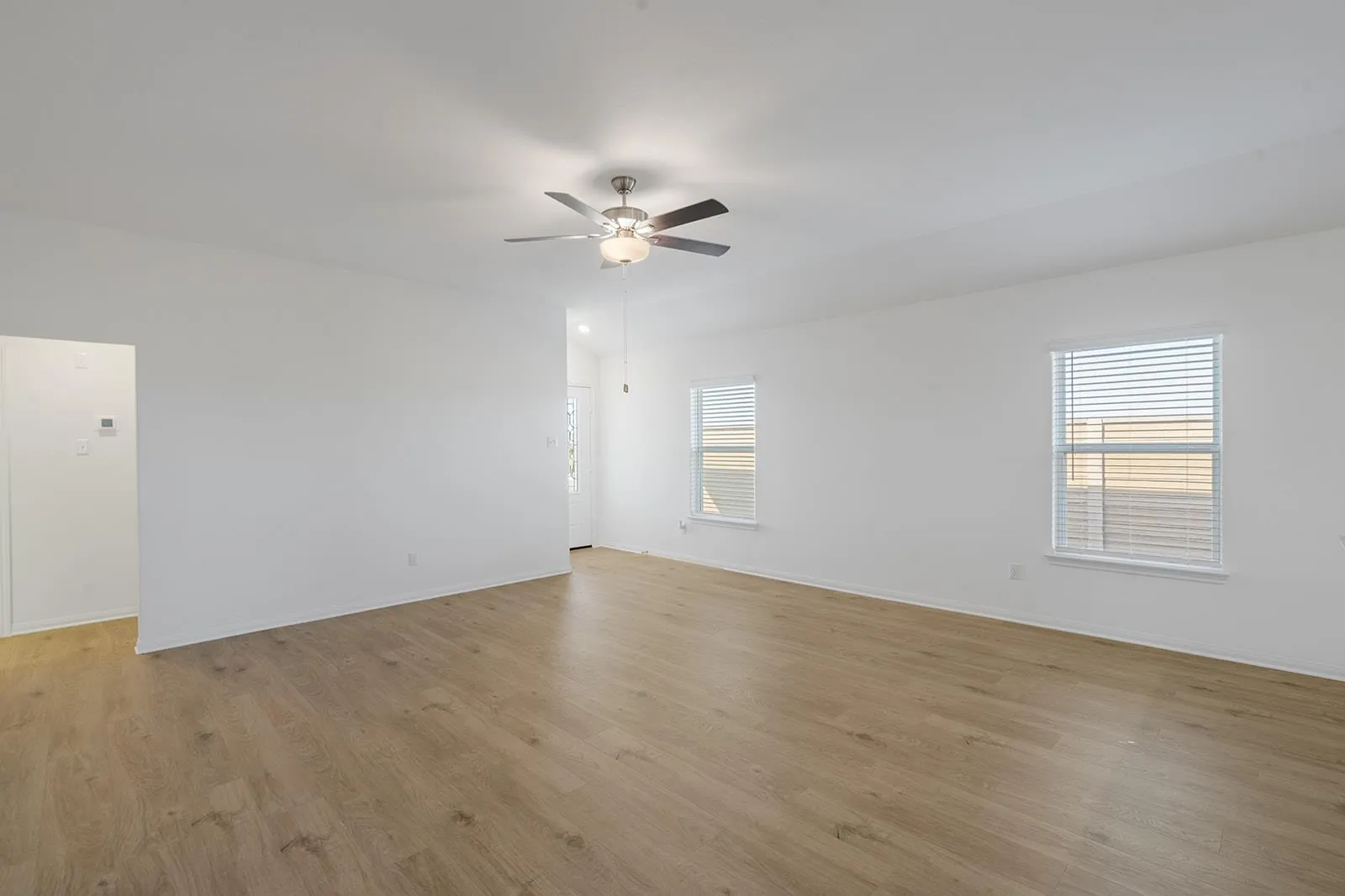 Photo 3 of 309 W LUNA BLUE LN