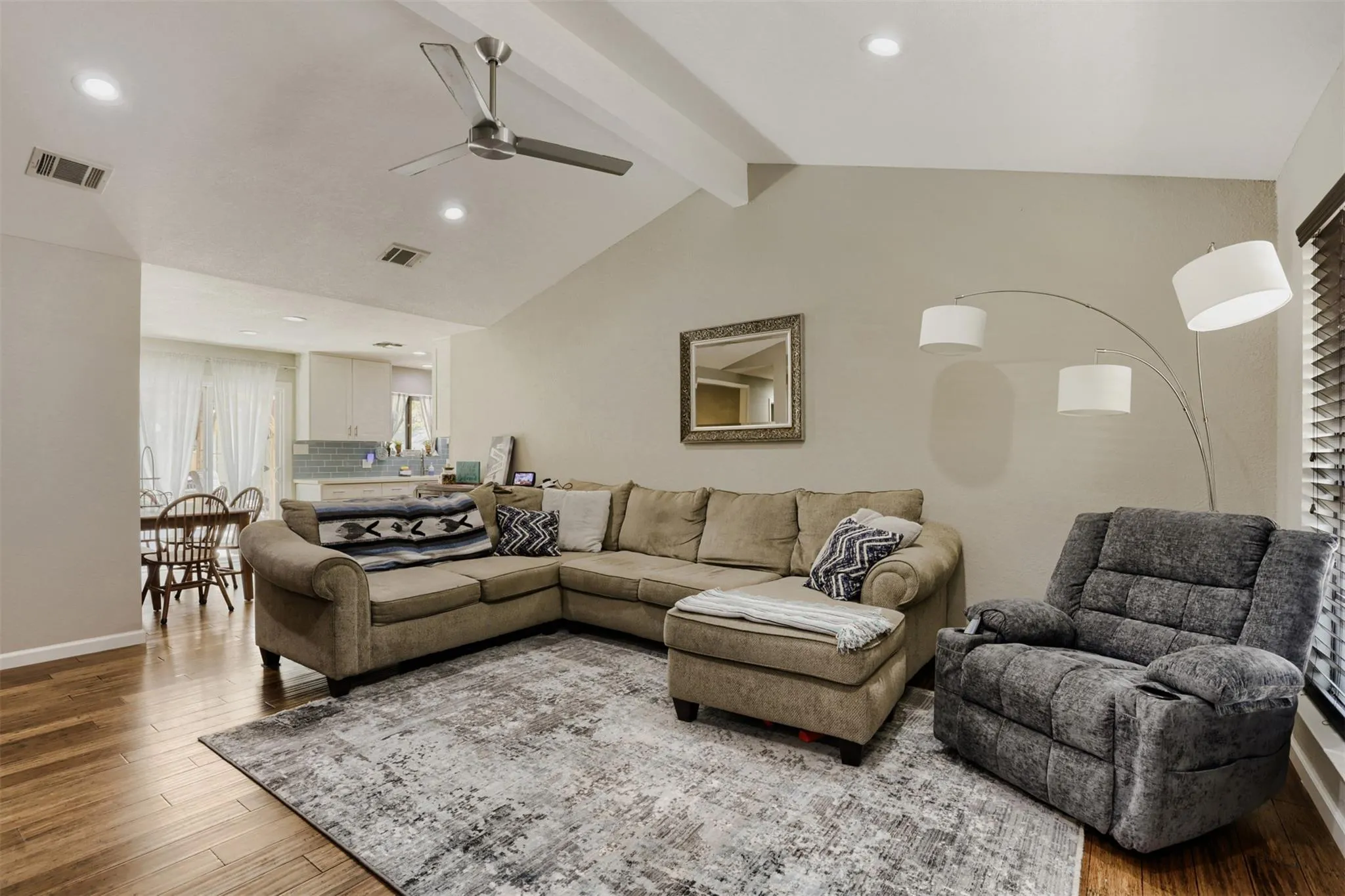 Photo 5 of 600 LIVE OAK DR