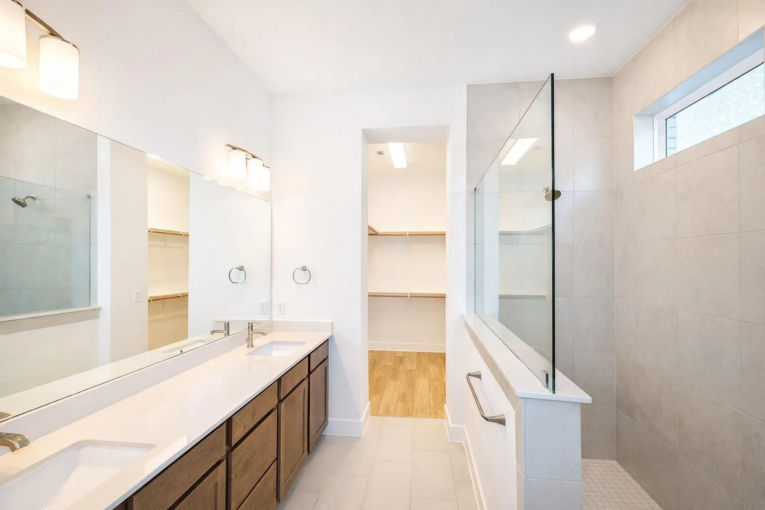 Photo 4 of 908 PROMINENCE WAY