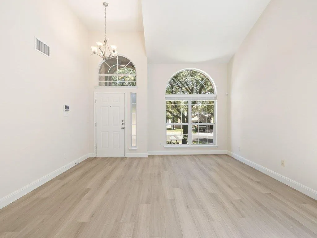 Photo 3 of 11301 FLETCHER HALL LN