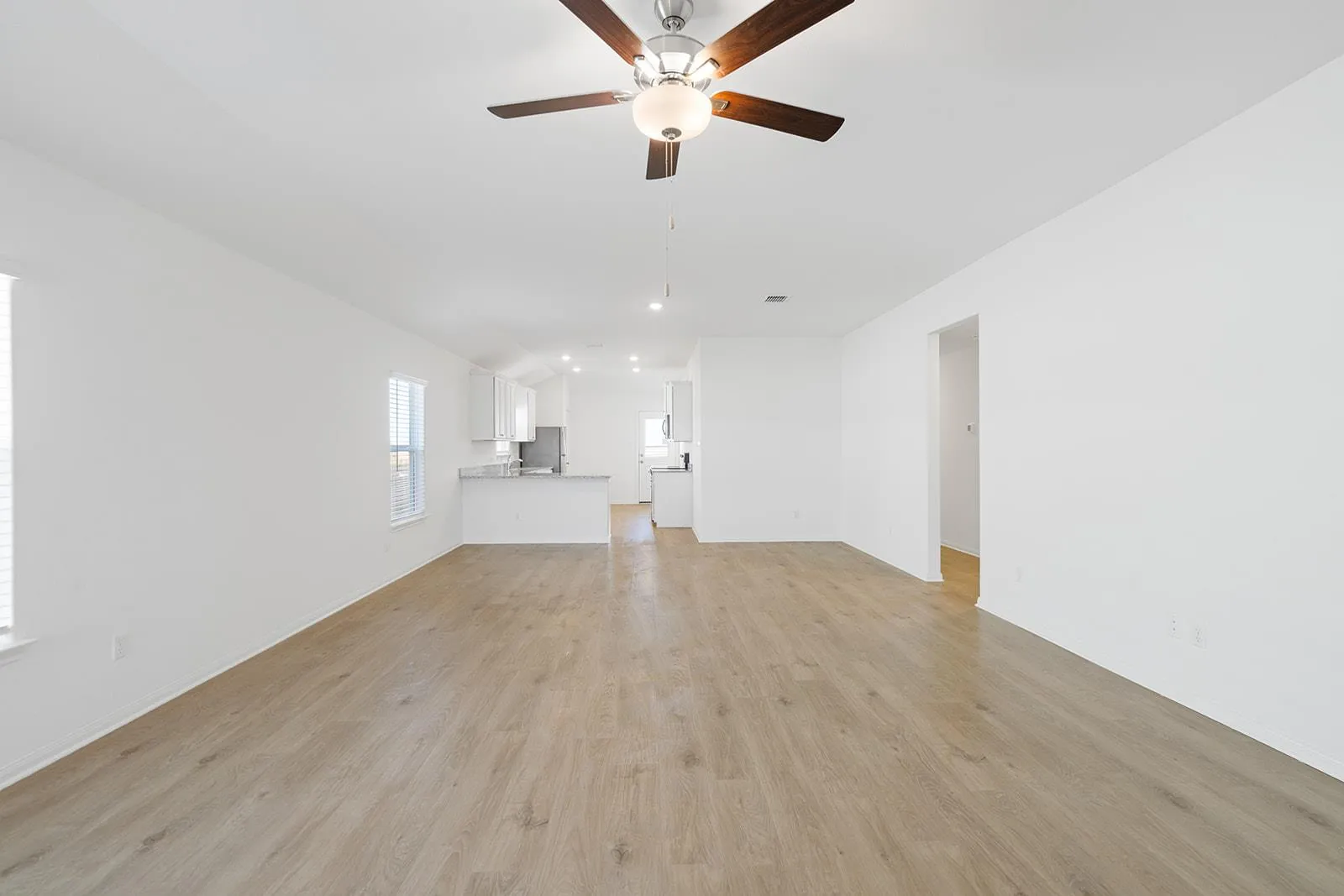 Photo 4 of 237 W LUNA BLUE LN