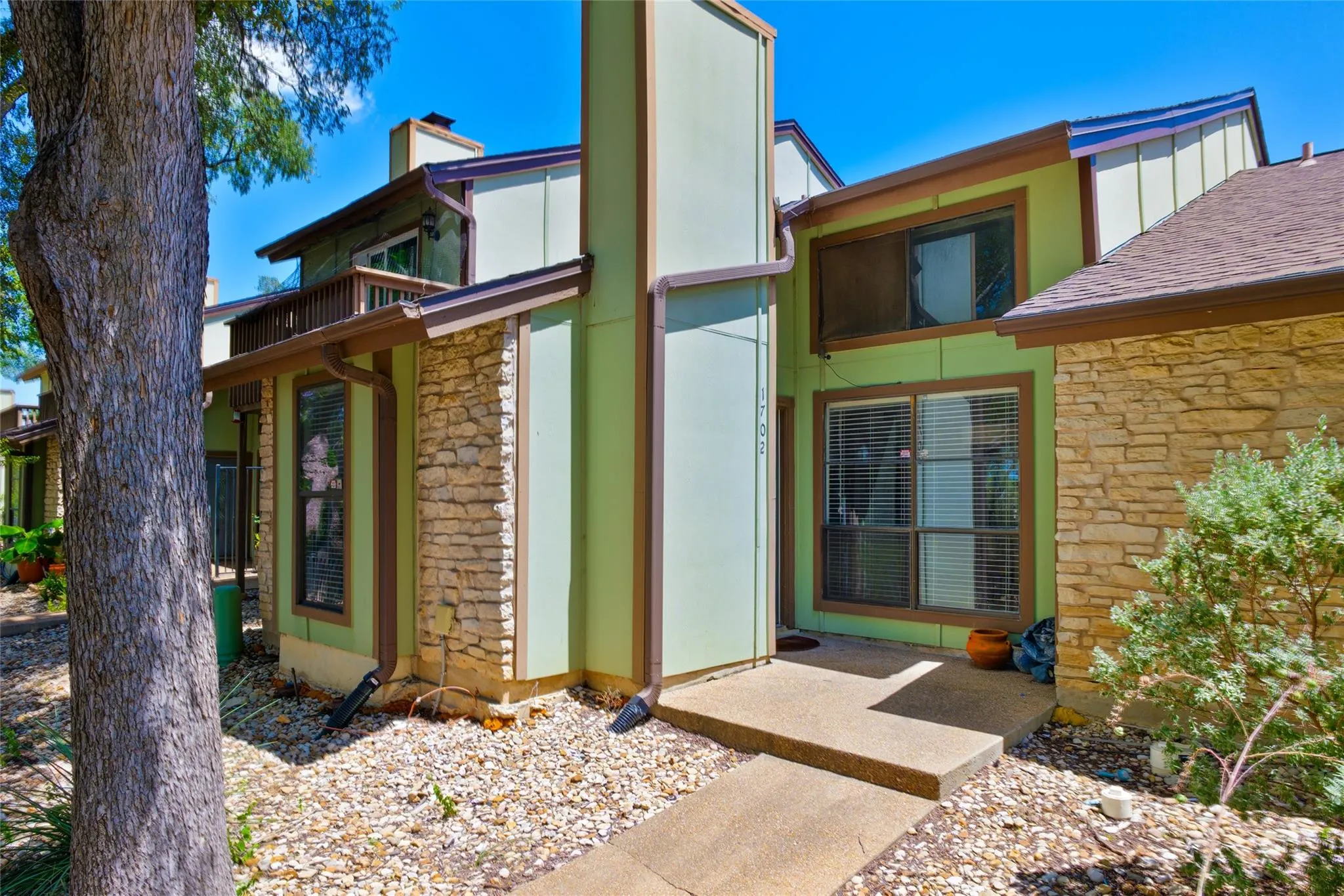Photo 2 of 1702 TIMBER RIDGE DR