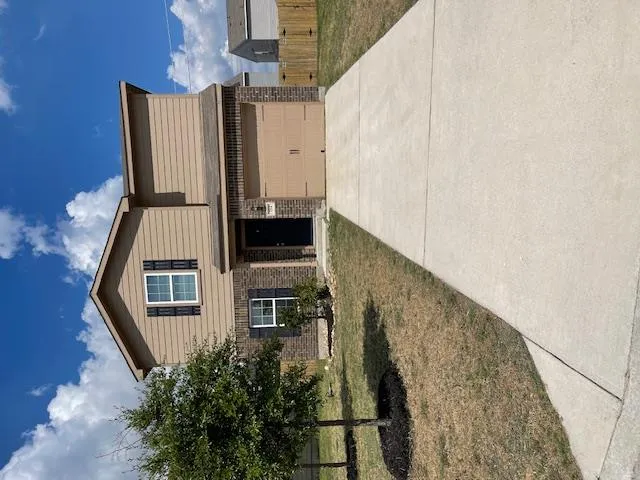 Photo 2 of 712 CLEARY LN