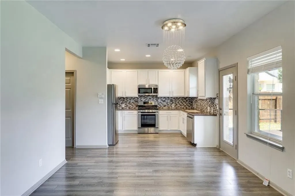 Photo 5 of 15113 FERNHILL DR