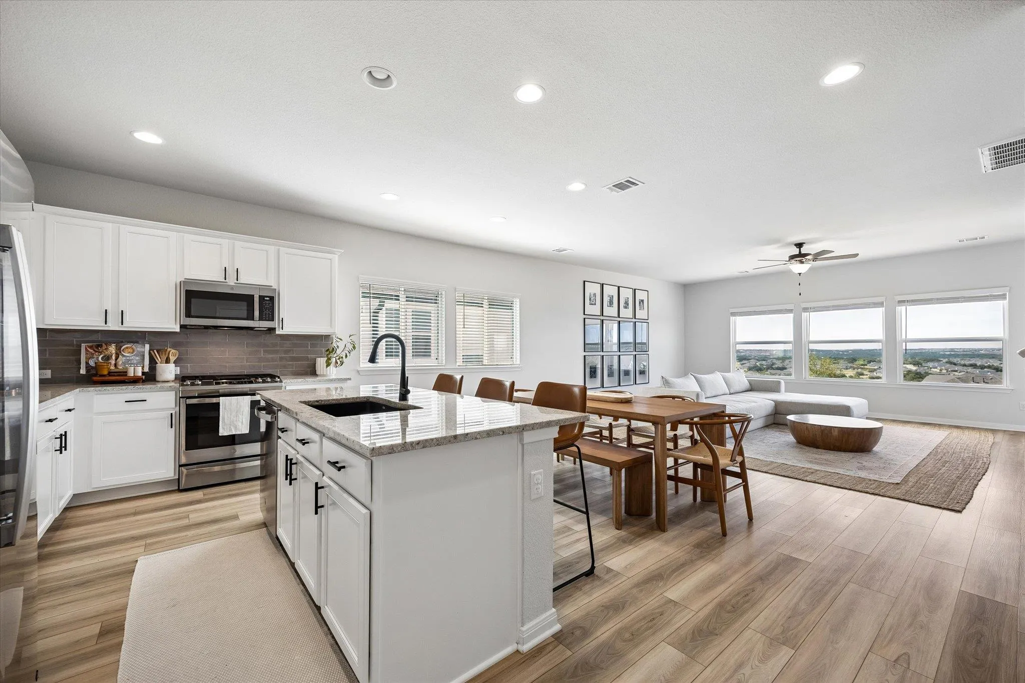 Photo 3 of 124 PEACH FLAT CT