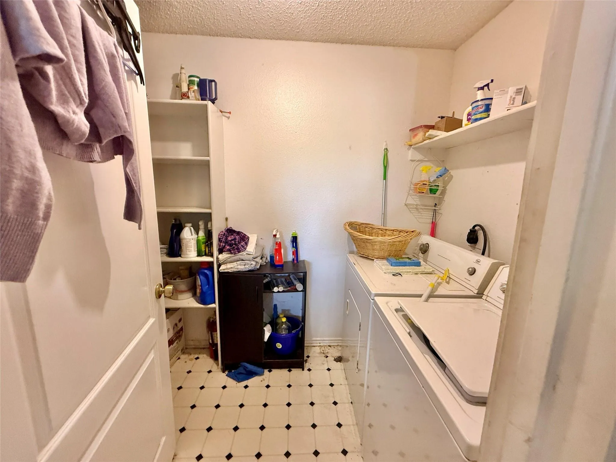 Photo 4 of 3085 CRESTMONT LN