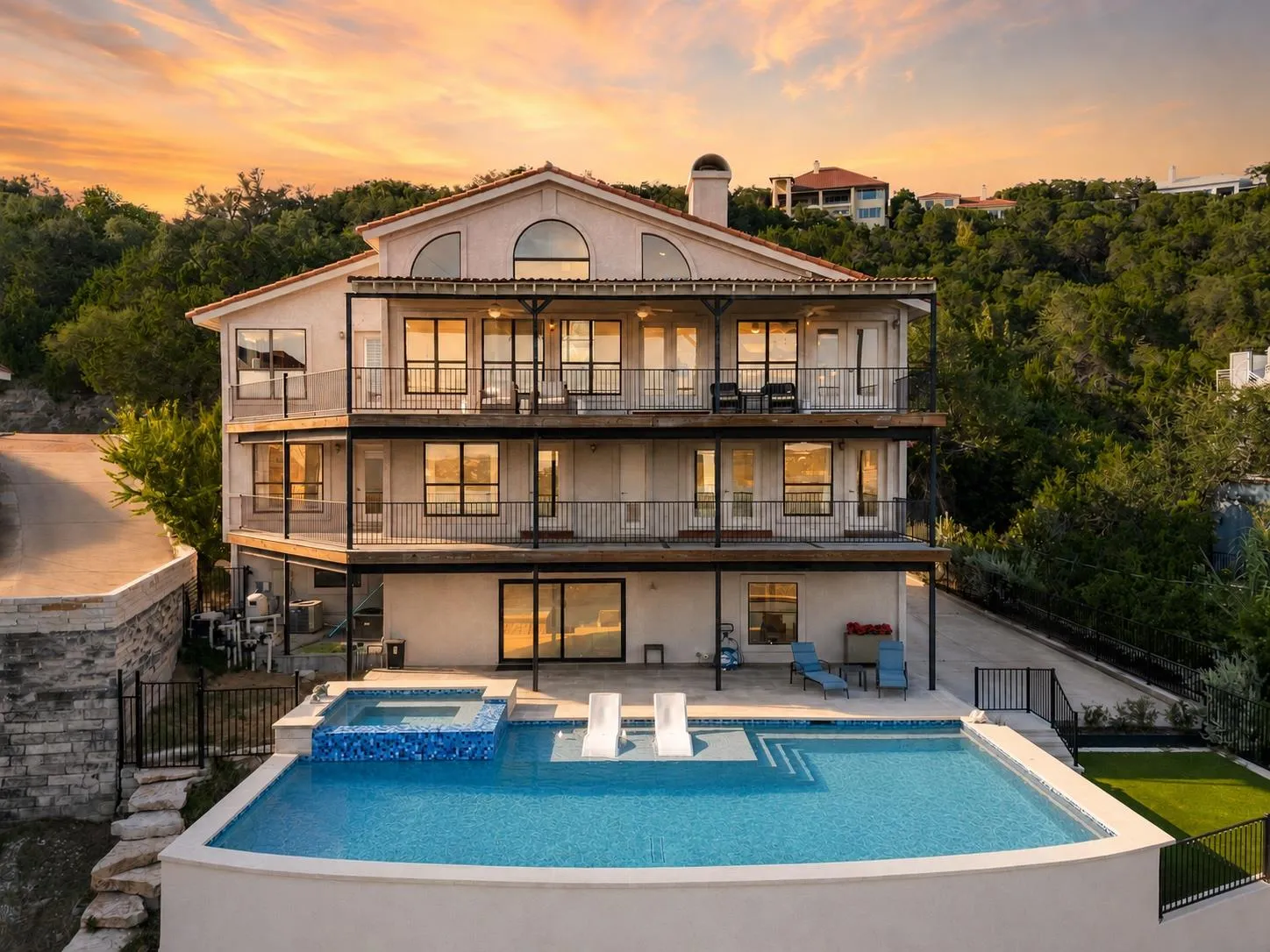 Photo of 13805 SKYLINE DR, Austin, TX, 78732
